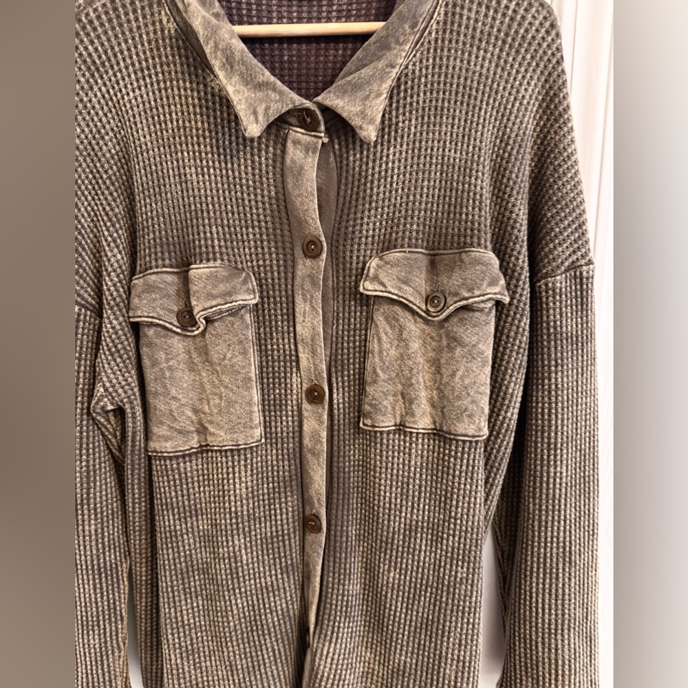 Bucketlist, brown waffle button up